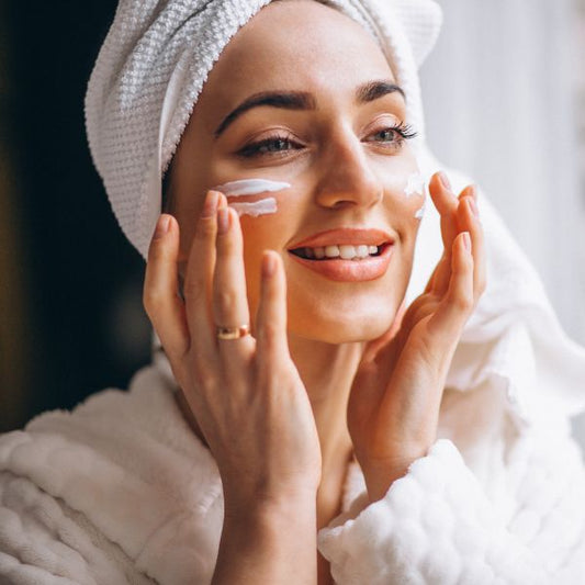 Active Eye Cream to Brighten Tighten and Refresh the Eye Area